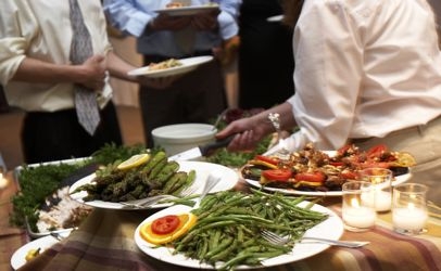 50 người dự tiệc bị ngộ độc thực phẩm vì Salmonella