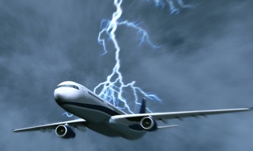 Máy bay 'choạng vạng' trước khi hạ cánh vì bão