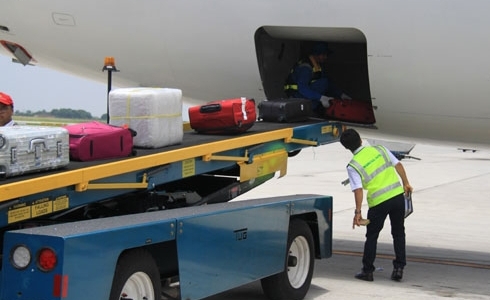 Nhân viên giám sát trộm hành lý ở sân bay Nội Bài thế nào?