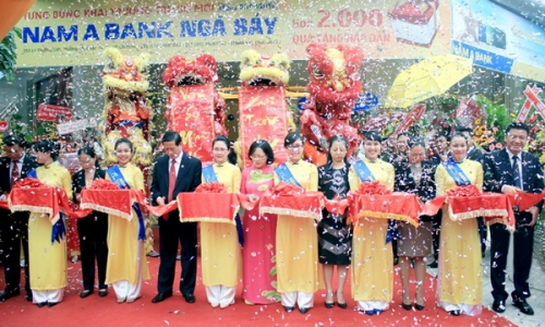 Nam A Bank Ngã Bảy khai trương trụ sở mới