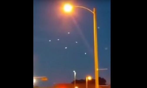 7 UFO 'biểu diễn nghệ thuật' trên bầu trời nước Mỹ