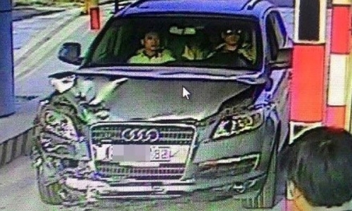 Lái xe Audi gây tai nạn trên cao tốc đến công an trình báo
