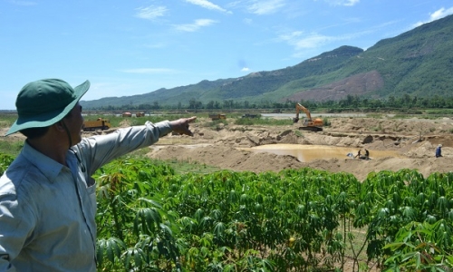 Quảng Nam: Mất đất sản xuất, dân vây DN khai thác cát