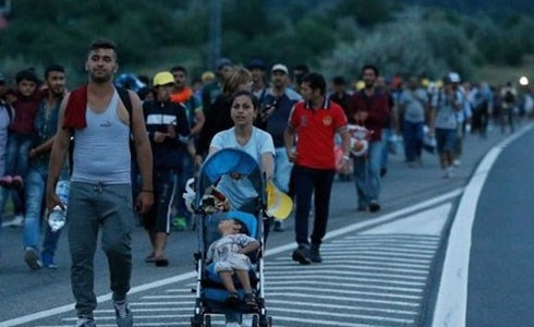 Mô phỏng dòng người di cư đi bộ tới biên giới Hungary - Áo