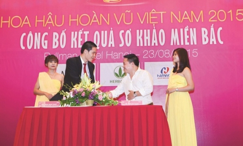 Chung kết cuộc thi Hoa hậu Hoàn vũ Việt Nam 2015: Nỗ lực và tự tin từ các nhà tài trợ