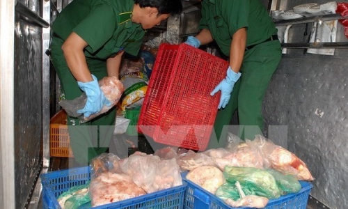 Ninh Bình: Bắt quả tang một cơ sở chứa 1,3 tấn thực phẩm bẩn