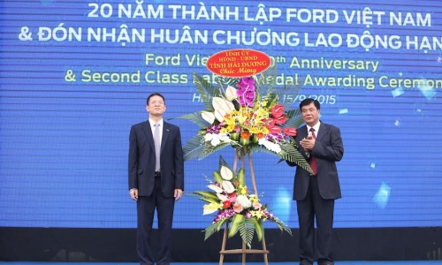 Ford Việt Nam đón nhận Huân Chương Lao Động hạng Nhì