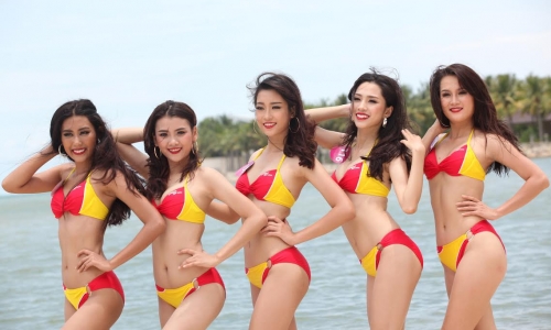 Nóng bỏng Bikini Vietjet cùng Hoa Hậu Hoàn Vũ Việt Nam