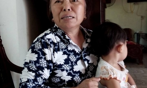 Hà Nội: Mẹ chết, hai con nguy kịch nghi do ăn lê