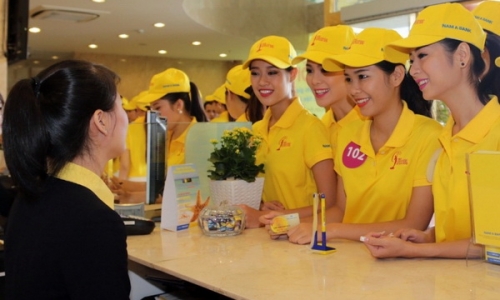 Nam A Bank tặng thẻ MasterCard cho thí sinh Hoa hậu Hoàn Vũ Việt Nam 2015