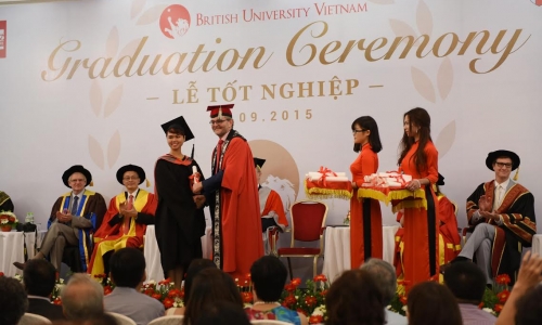 100% sinh viên Đại học quốc tế BUV tốt nghiệp trong 3 năm 