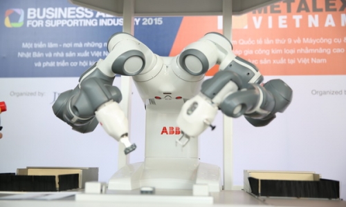 Robot YuMi 2 cánh tay đầu tiên trên thế giới đến Việt Nam