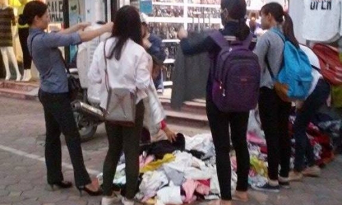Hà Nội: 'Nóng' thị trường quần áo rét