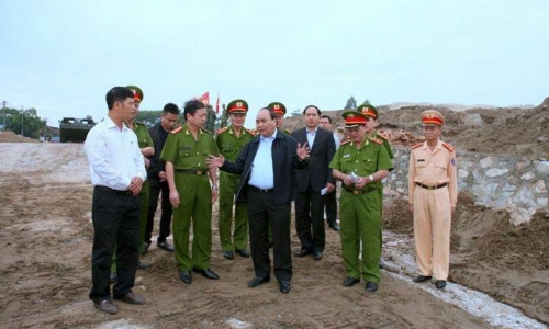 Phó Thủ tướng bất ngờ kiểm tra 'cát tặc' ven sông Hồng