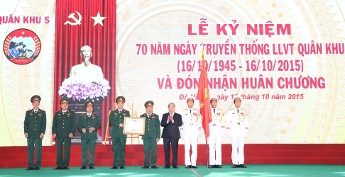 Phó Thủ tướng Nguyễn Xuân Phúc dự Lễ kỷ niệm 70 năm truyền thống lực lượng vũ trang Quân khu 5 
