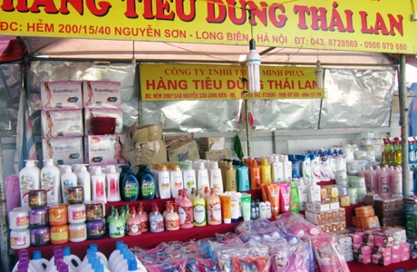 Thu giữ hàng vạn chai nước giặt, nước rửa bát giả xuất xứ Thái Lan