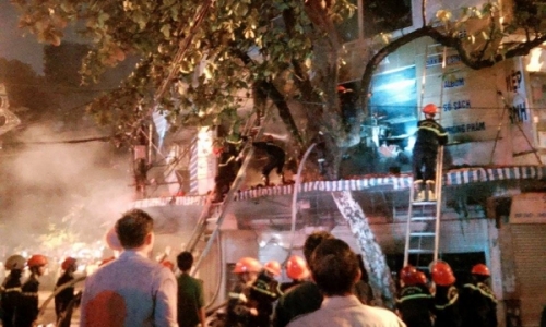 Hà Nội: Cháy cửa hàng bán đồ lưu niệm trên phố Hàng Mã