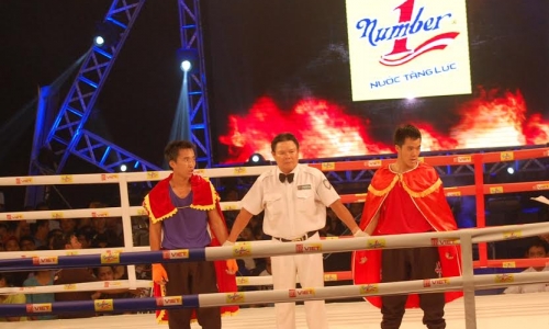 Hạ gục võ sĩ đàn anh, Minh Tiến vào bán kết giải Boxing 2015