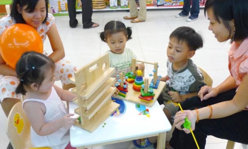 Mua đồ chơi cho trẻ: Giải pháp nào là an toàn?