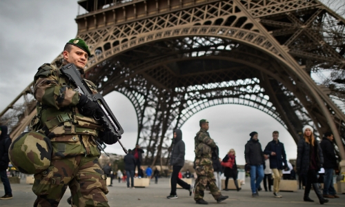 Tháp Eiffel, bảo tàng Louvre đóng cửa sau khủng bố Paris