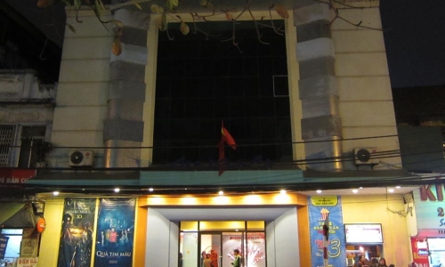 Hà Nội: Rạp Dân Chủ bất ngờ đóng cửa