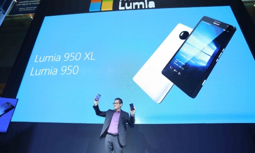Tín đồ công nghệ “mãn nhãn” trước sức mạnh biến màn hình “siêu khủng” thành PC của Continuum trên Lumia 950