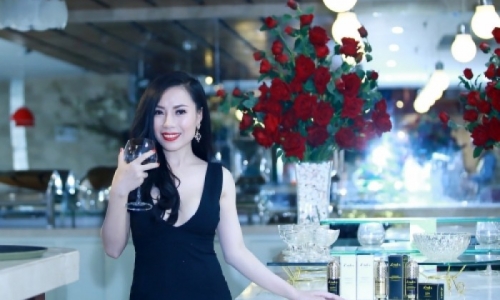Từ ca sĩ nhạc xưa, Linh Linh lột xác thành doanh nhân bạc tỷ