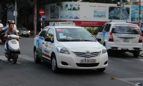 Hai hãng taxi lớn nhất tại TP.HCM rục rịch giảm giá cước