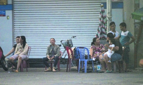 “Cò” vé lừa vẫn nhộn nhịp ở Ga Sài Gòn