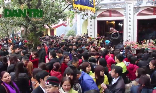 Lòng tham của người Việt khiến đền, chùa quá tải vào đầu năm?