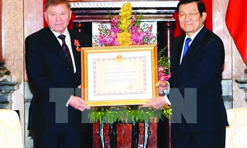Chủ tịch nước trao Huân chương Hữu nghị cho Chánh án TATC Liên bang Nga