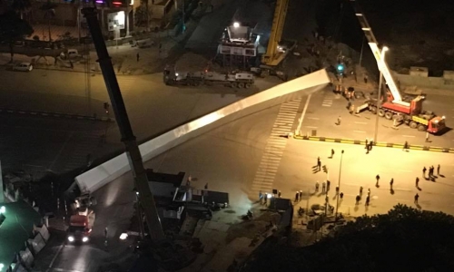 Hà Nội : Dầm thép khổng lồ rơi xuống đường giữa đêm