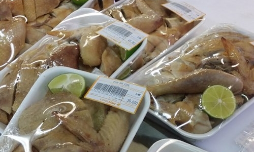 Thịt gà ngoại giá rẻ gấp 4 lần gà nội
