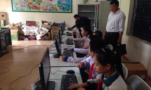 Tân Hiệp Phát tặng phòng máy vi tính cho học sinh dân tộc thiểu số