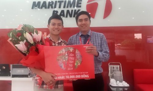 Khách hàng bất ngờ nhận thưởng “Lì xì may mắn” của Maritime Bank