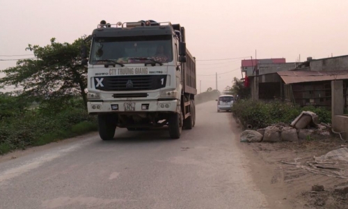 Xe 'hổ vồ' hoành hành tại Phú Xuyên: (Kỳ 1) Đường Truyền Thống “cõng” gấp 3 lần trọng tải cho phép