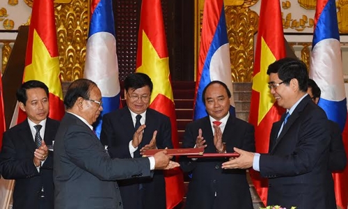Hình ảnh đẹp của Thủ tướng và phu nhân tại buổi tiếp Thủ tướng Lào