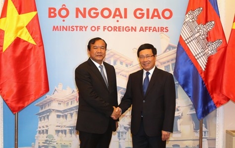  Phó Thủ tướng Phạm Bình Minh hội đàm với Bộ trưởng Cao cấp Campuchia 
