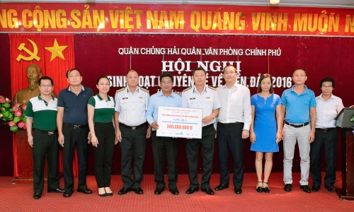 Vietcombank tặng sổ tiết kiệm và xây nhà tình nghĩa cho gia đình các liệt sỹ Hải quân