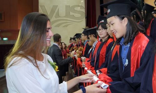 842 học viên VUS nhận chứng chỉ quốc tế IELTS, TOEFL iBT, TOEFL Junior, KET, TOEIC