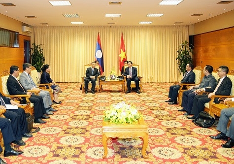 Phó Thủ tướng Vương Đình Huệ tiếp Phó Thủ tướng, Bộ trưởng Tài chính Lào