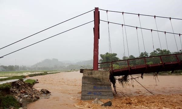 Lũ cuồn cuộn đổ về Lào Cai, 11 người chết và mất tích