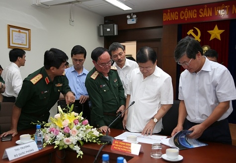 Phó Thủ tướng Trịnh Đình Dũng chỉ đạo khắc phục quá tải tại sân bay Tân Sơn Nhất