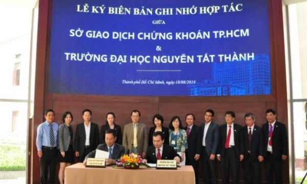 HOSE và Trường Đại học Nguyễn Tất Thành ký biên bản ghi nhớ hợp tác