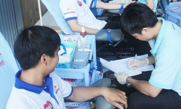 Hàng trăm CBNV VietBank tham gia hiến máu cứu người