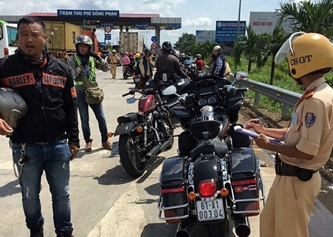 Bình Thuận: Xử phạt hàng loạt xe mô tô khủng 