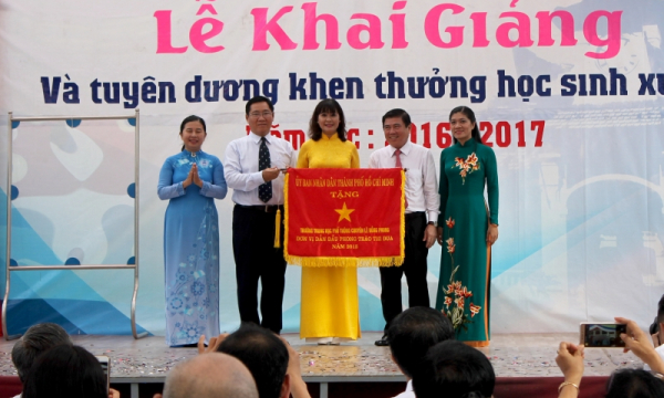 Trường THPT chuyên Lê Hồng Phong tưng bừng khai giảng năm học mới