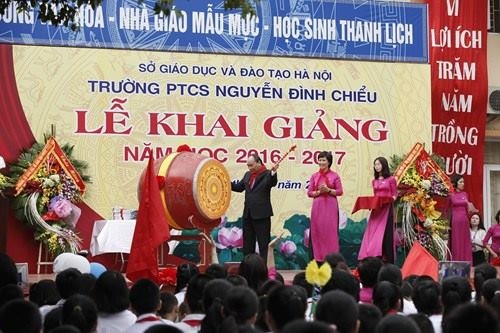 Thủ tướng Nguyễn Xuân Phúc  dự lễ khai giảng tại trường THCS Nguyễn Đình Chiểu