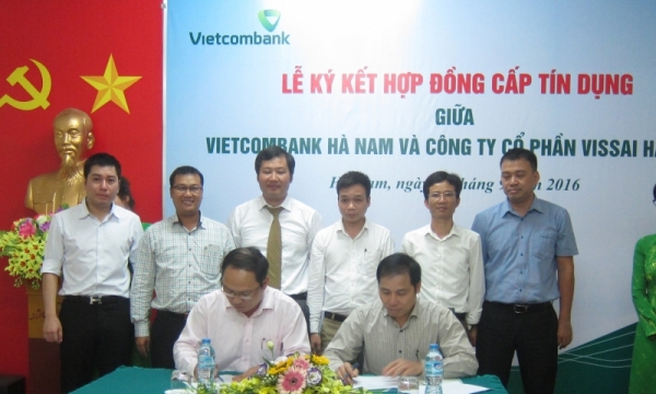 Vietcombank Hà Nam ký kết hợp đồng tín dụng 150 tỷ đồng với Vissai Hà Nam