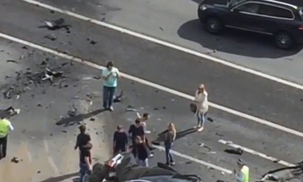 Siêu xe của ông Putin bị đâm nát trên đường cao tốc